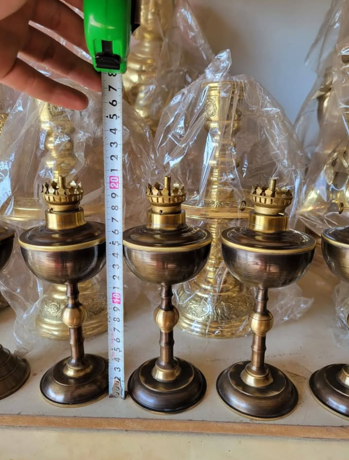 Đèn Dầu Thờ Cúng Bằng Đồng 3.png